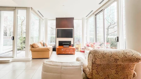 Kitchen Island Photo of 1133 W Cordova Street, Vancouver, BC
