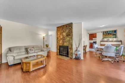 Kitchen Island Photo of 7266 17th Avenue, Burnaby, BC