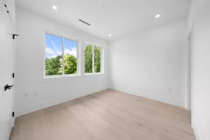 Entry Foyer Photo of 7527 205 Street, Langley, BC