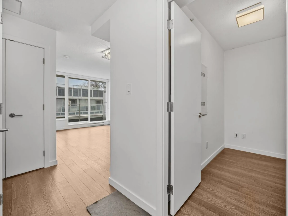 Dining Area Photo of 622 5665 Boundary Road, Vancouver, BC