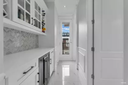 Entry Foyer Photo of 118 N Glynde Avenue, Burnaby, BC