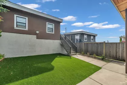 Primary Bedroom Photo of 118 N Glynde Avenue, Burnaby, BC