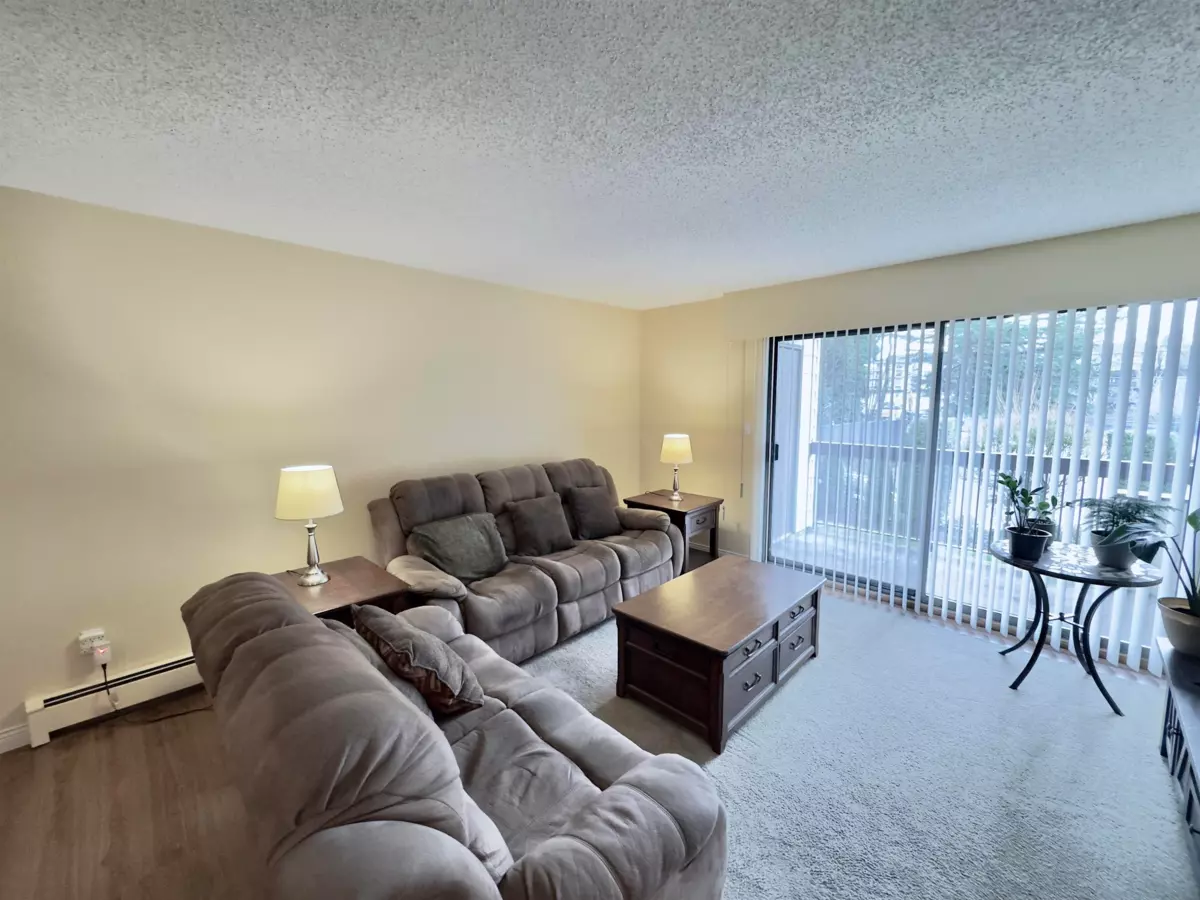Living Room Photo of 106 33490 Cottage Lane, Abbotsford, BC