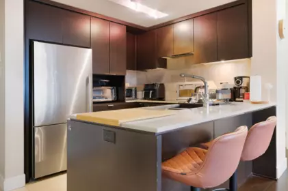 Kitchen Island Photo of 1304 1320 Chesterfield Avenue, North Vancouver, BC