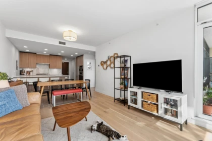 403 2780 Valley Centre Avenue, North Vancouver, BC, North Vancouver — Apartment/Condo for sale