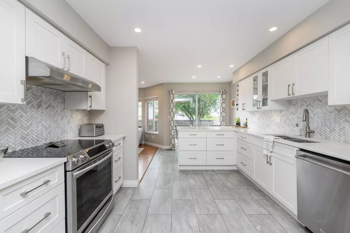 Dining Area Photo of 42 1271 Lasalle Place, Coquitlam, BC