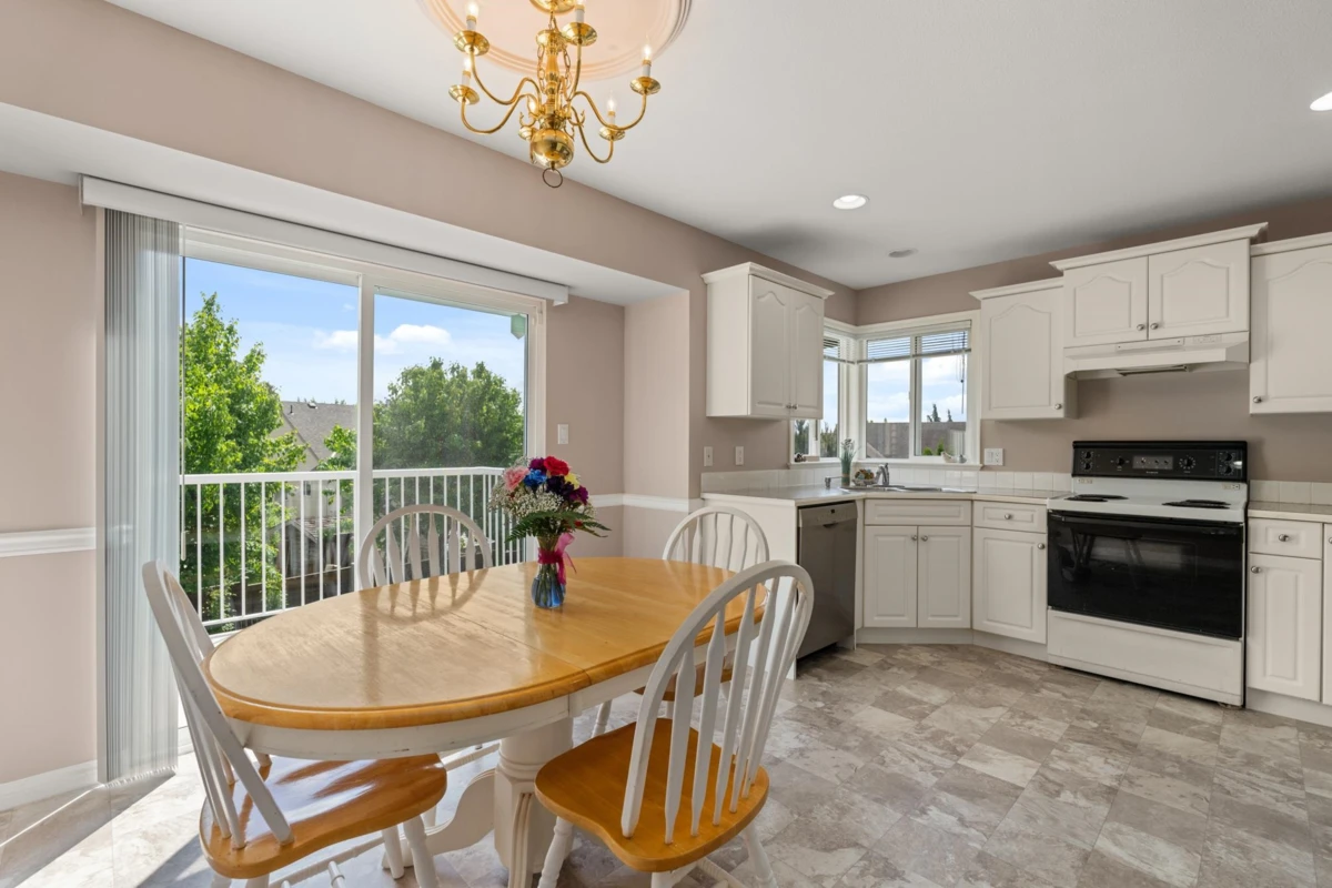 Dining Area Photo of 8262 Wharton Place, Mission, BC