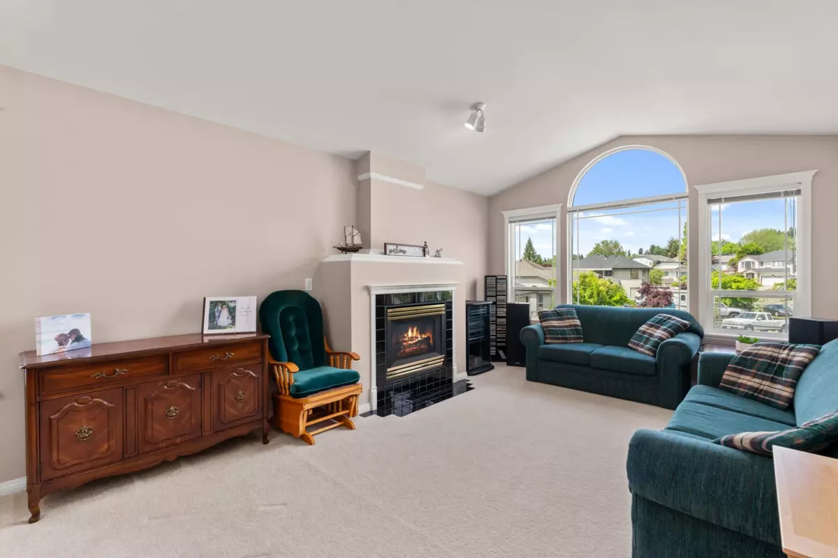 Living Room Photo of 8262 Wharton Place, Mission, BC