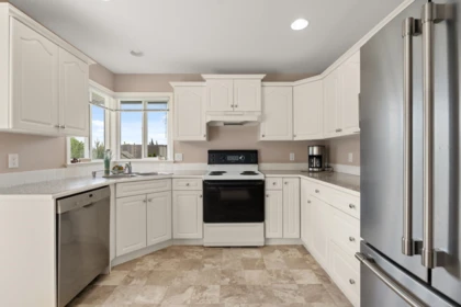 Kitchen Photo of 8262 Wharton Place, Mission, BC