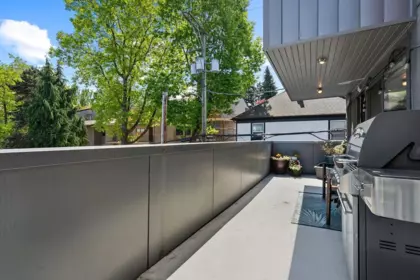Backyard Photo of 104 1512 Yew Street, Vancouver, BC