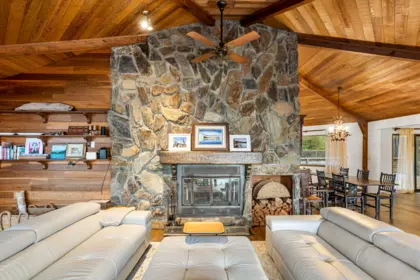 Breakfast Nook Photo of 6357 Pirate Lane, Harrison Hot Springs, BC