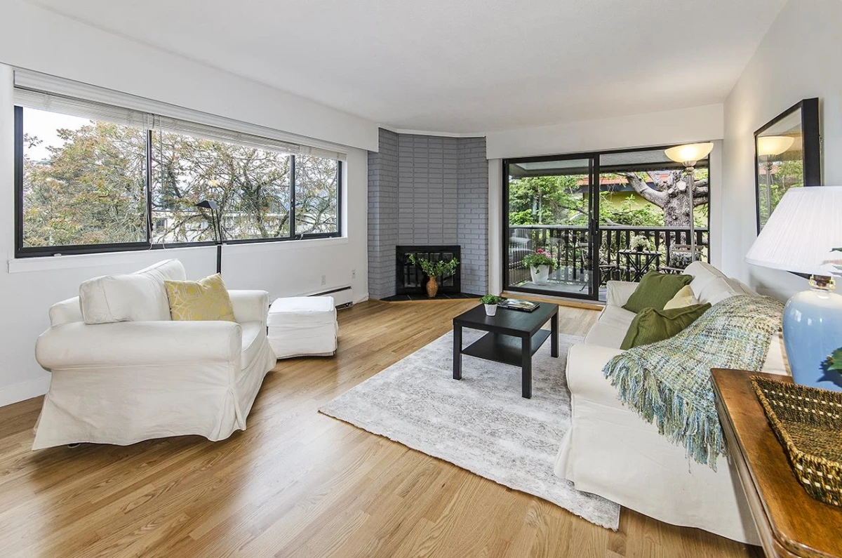Dining Area Photo of 303 1610 Chesterfield Avenue, North Vancouver, BC