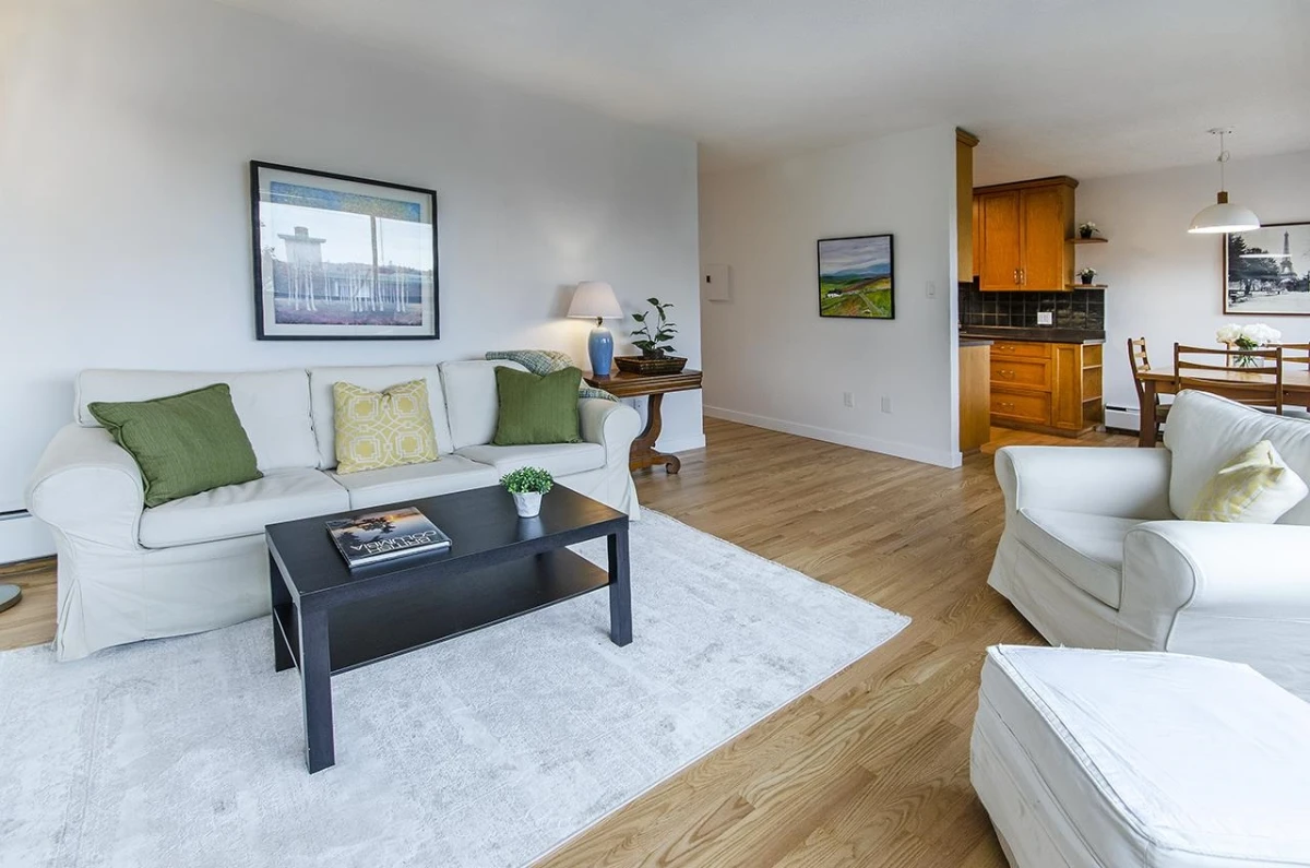 Family Room Photo of 303 1610 Chesterfield Avenue, North Vancouver, BC