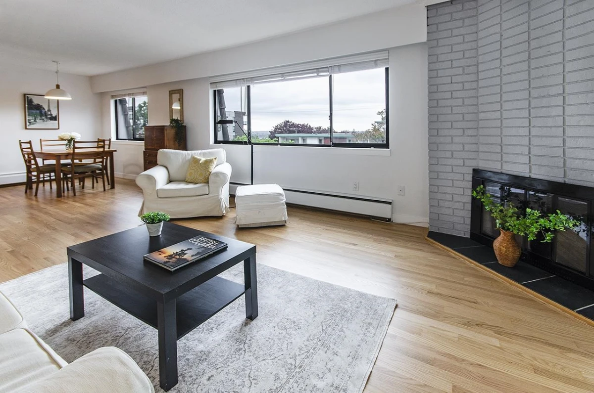 Living Room Photo of 303 1610 Chesterfield Avenue, North Vancouver, BC