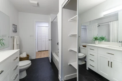 Guest Bathroom Photo of 303 1610 Chesterfield Avenue, North Vancouver, BC