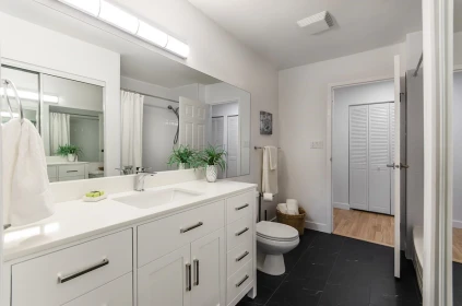 Powder Room Photo of 303 1610 Chesterfield Avenue, North Vancouver, BC