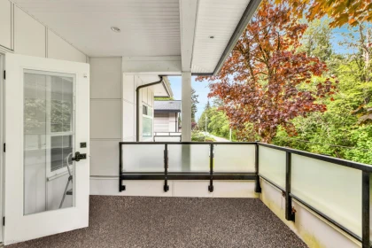 Mudroom Photo of 14477 101 Avenue, Surrey, BC