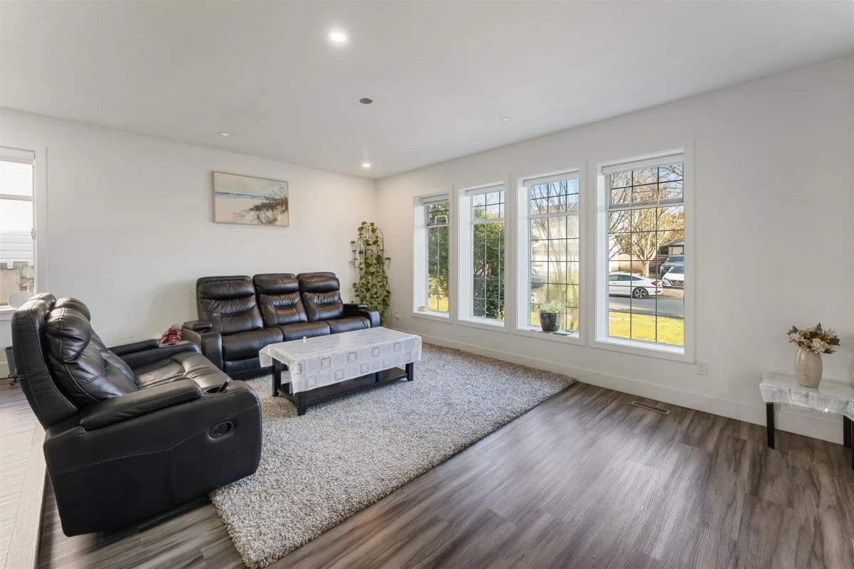 Living Room Photo of 7309 123 Street, Surrey, BC