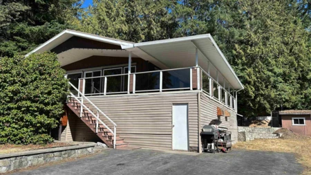 5092 Johnstone Road, Madeira Park, BC, Madeira Park — Single Family Residence for sale