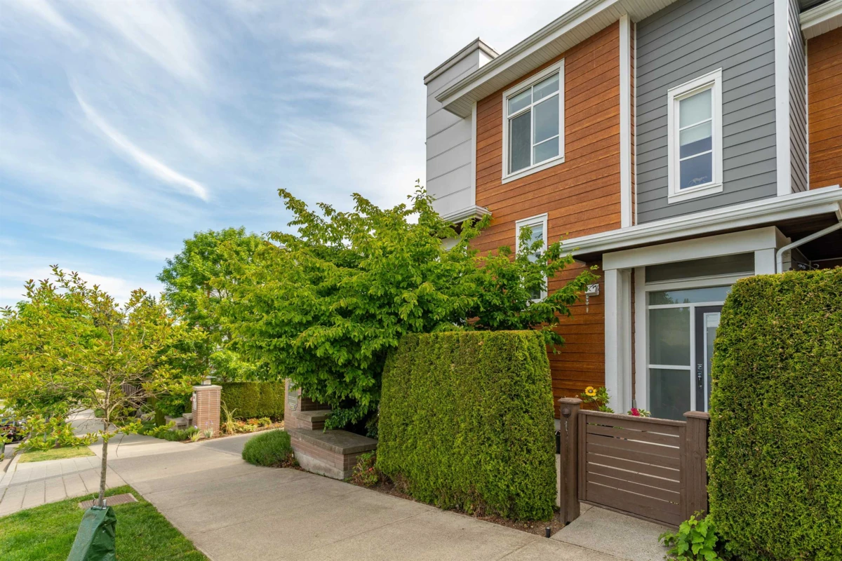 Living Room Photo of 1 2978 159 Street, Surrey, BC