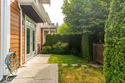 Front Yard Photo of 1 2978 159 Street, Surrey, BC