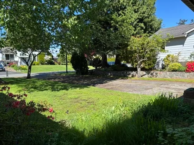 Family Room Photo of 4936 4 Avenue, Delta, BC