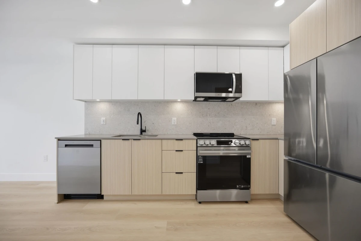 Family Room Photo of 512 13455 94a Avenue, Surrey, BC