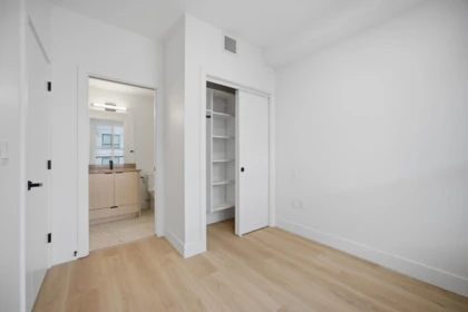 Primary Bathroom Photo of 512 13455 94a Avenue, Surrey, BC