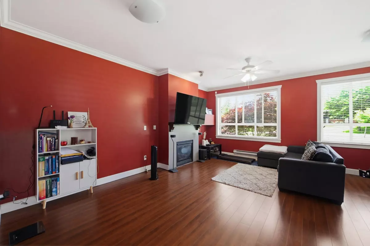 Family Room Photo of 15 19560 68 Avenue, Surrey, BC