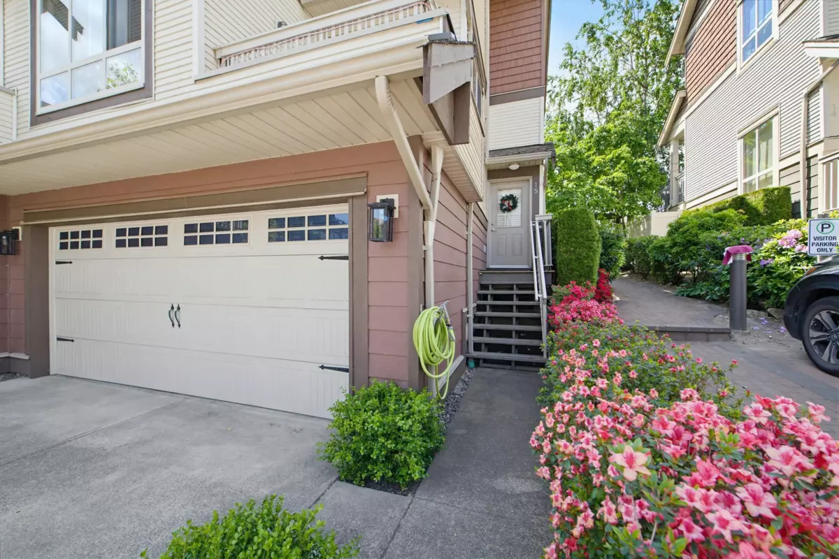 Living Room Photo of 15 19560 68 Avenue, Surrey, BC