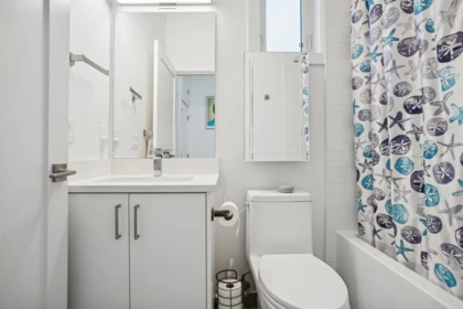 Primary Bathroom Photo of 721 E 26th Avenue, Vancouver, BC