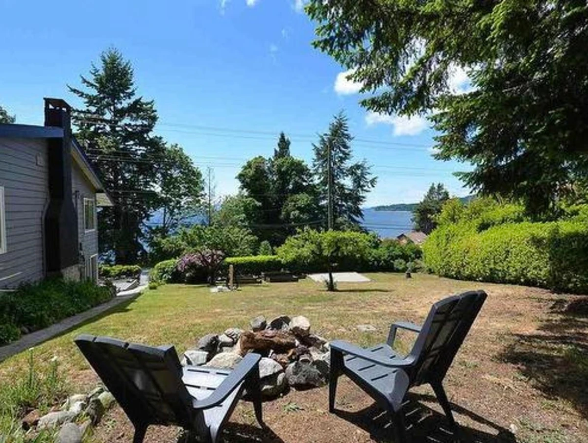 Living Room Photo of 5258 Sunshine Coast Highway, Sechelt, BC