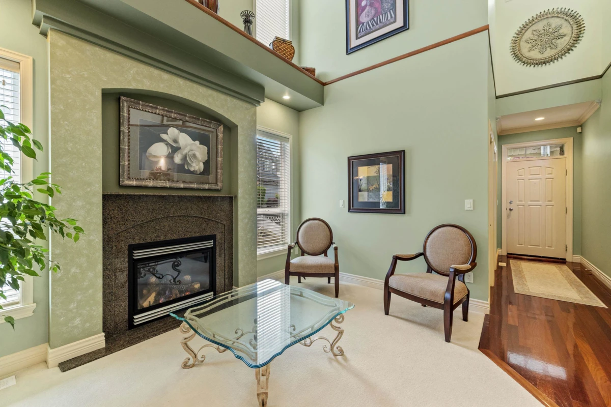 Dining Area Photo of 7250 147a Street, Surrey, BC