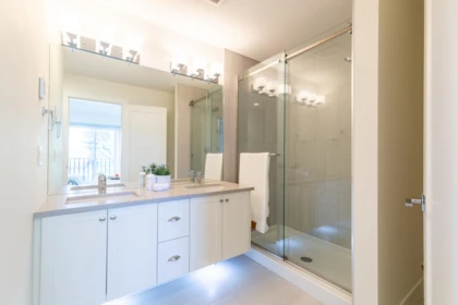Entry Foyer Photo of 7 15688 28 Avenue, Surrey, BC