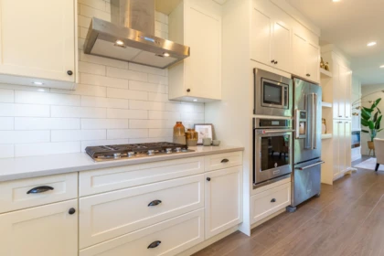 Kitchen Island Photo of 7 15688 28 Avenue, Surrey, BC
