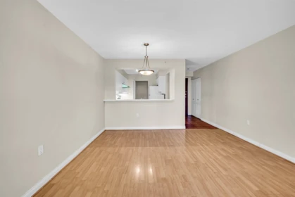 701 7380 Elmbridge Way, Richmond, BC, Richmond — Apartment/Condo for sale