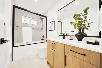 Guest Bathroom Photo of 16477 20 Avenue, Surrey, BC