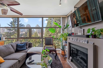 Kitchen Island Photo of 601 989 Beatty Street, Vancouver, BC