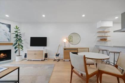Kitchen Island Photo of 203 607 E 8th Avenue, Vancouver, BC