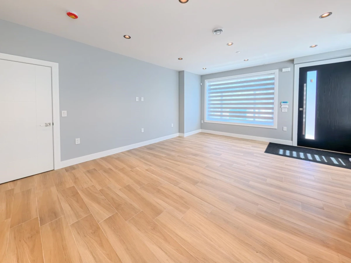 Family Room Photo of 1 2557 W King Edward Avenue, Vancouver, BC