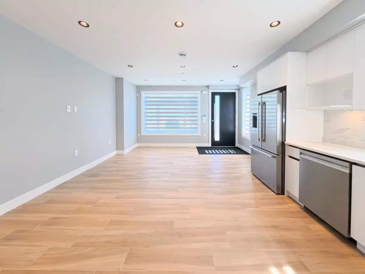 Living Room Photo of 1 2557 W King Edward Avenue, Vancouver, BC