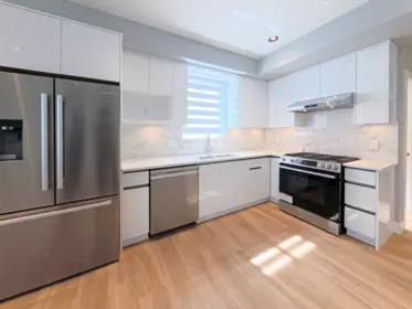 Kitchen Island Photo of 1 2557 W King Edward Avenue, Vancouver, BC