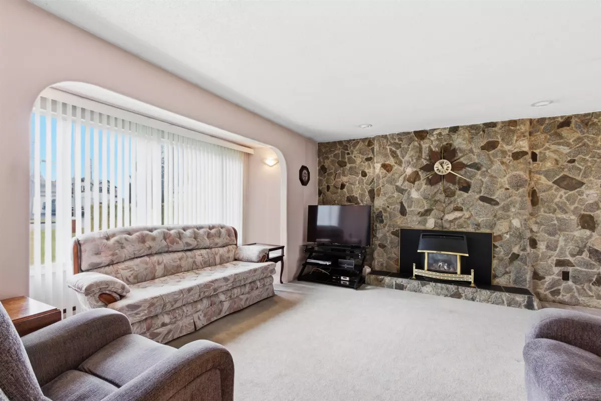 Living Room Photo of 22641 Brown Avenue, Maple Ridge, BC