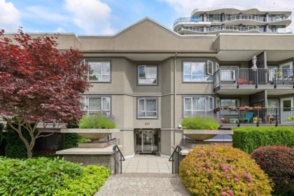 Front Yard Photo of 319 555 W 14th Avenue, Vancouver, BC