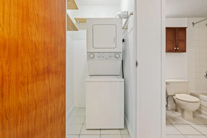 Mudroom Photo of 319 555 W 14th Avenue, Vancouver, BC