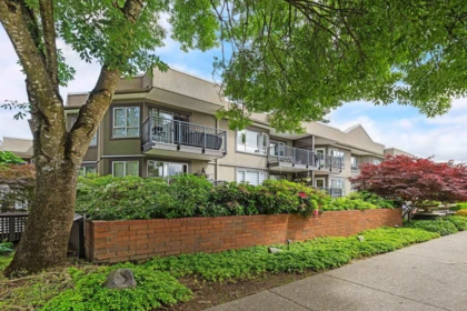 Outdoor Patio Photo of 319 555 W 14th Avenue, Vancouver, BC