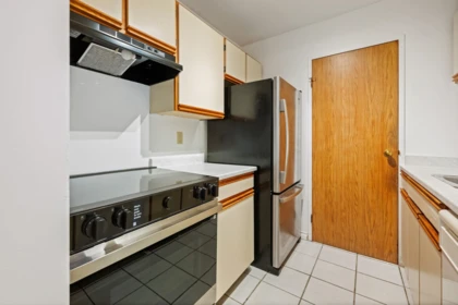 Walk-In Closet Photo of 319 555 W 14th Avenue, Vancouver, BC