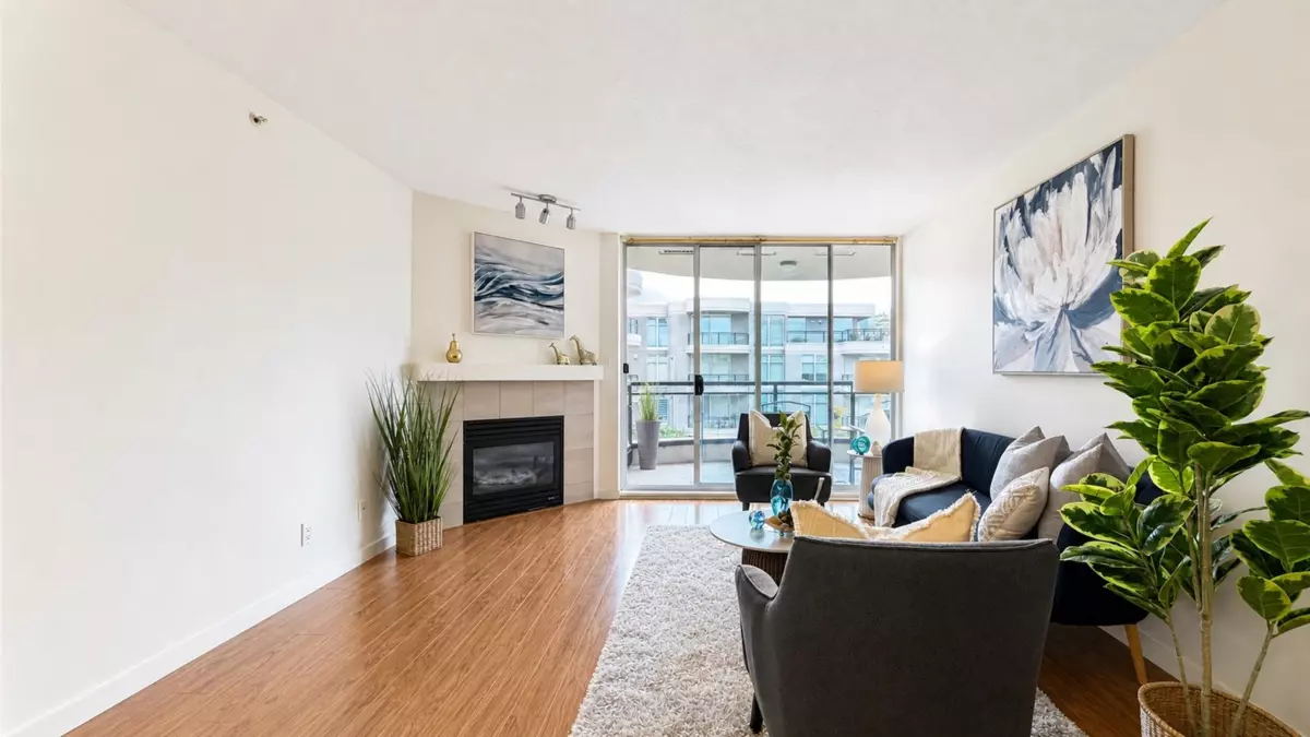 Living Room Photo of 301 8480 Granville Avenue, Richmond, BC