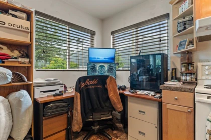Basement Recreation Room Photo of 439 5th Avenue, Hope, BC
