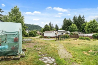 Garden / Landscaping Photo of 439 5th Avenue, Hope, BC